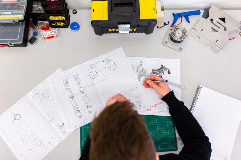 Técnico del servicio técnico Beko reparando electrodoméstico en Valladolid